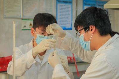 放飛科技夢想 品味悅讀人生——記廣東醫科大學第十六屆生物化學實驗技能大賽“工業植物提取”賽道